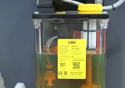 CK 300TH - Lubrificazione centralizzata automatica, con elettropompa programmabile (equipaggiamento a richiesta)