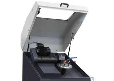 Great accessibility to the working cabin, ergonomic