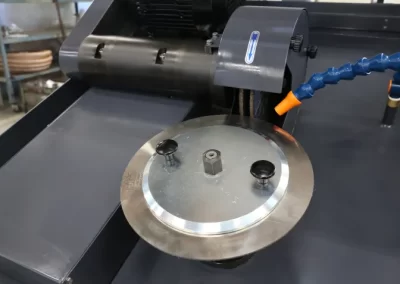 High rigidity assembly of the circular saw blade with clamping flanges